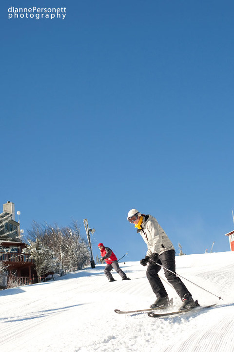 engagement session with skiing