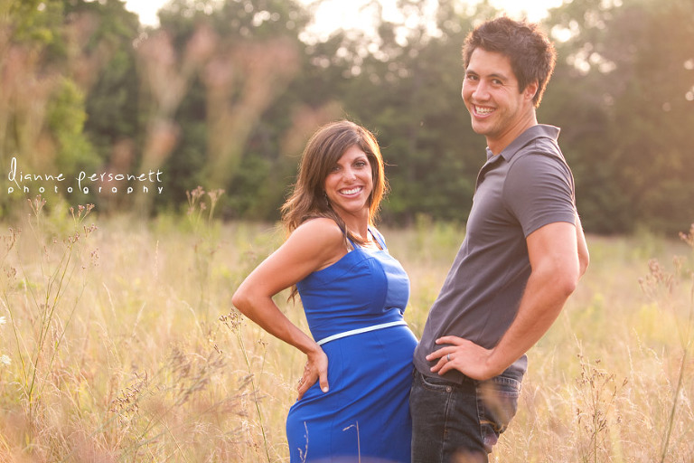 maternity photos in a field
