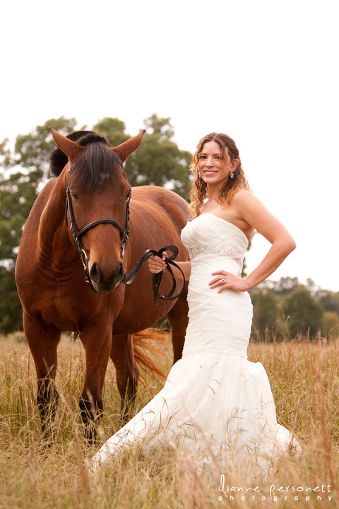 indian trail bridal photos with a horse