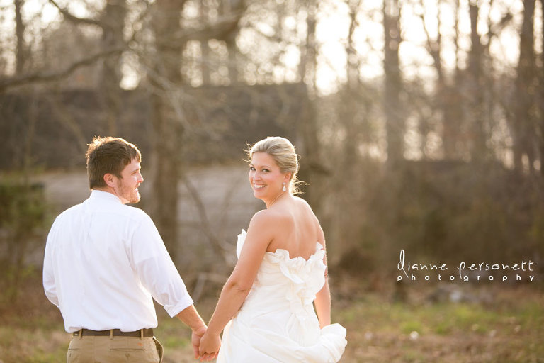 wedding photos at winmock barn winston-salem 