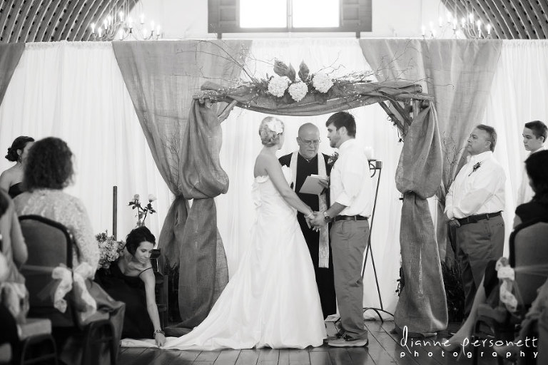 wedding photos at winmock barn winston-salem 