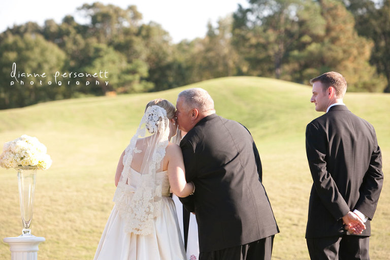 wedding photos at carmel country club charlotte nc