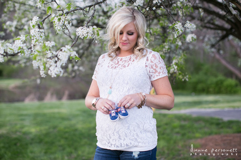 maternity photos with blossoms