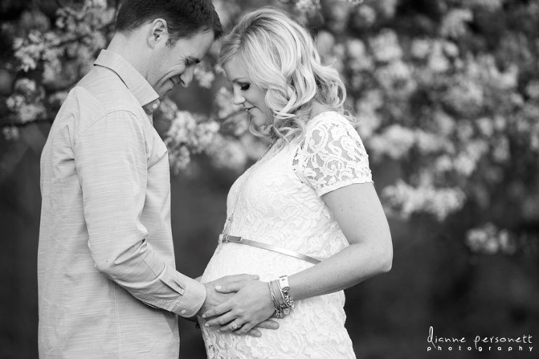 maternity photos with blossoms