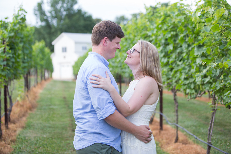 daveste vineyards engagement photos